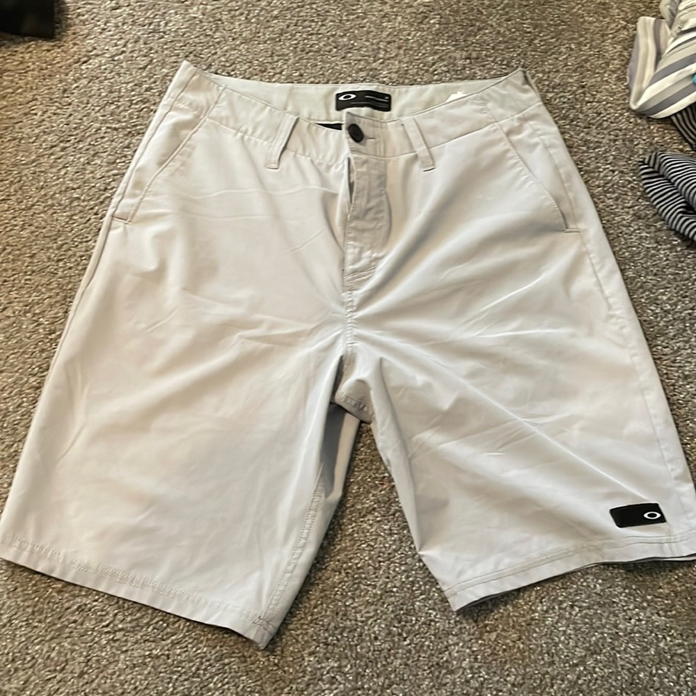 Oakley Mens Size 31 Reg fit Shorts - sandstone Grey